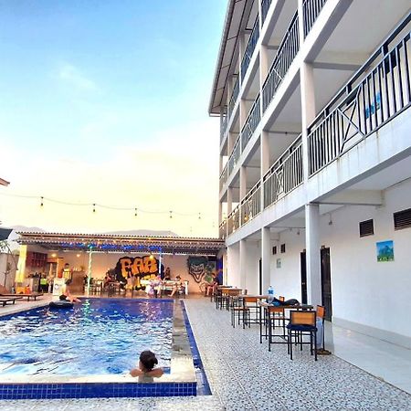 Vang Vieng Backpackers Hostel Екстер'єр фото