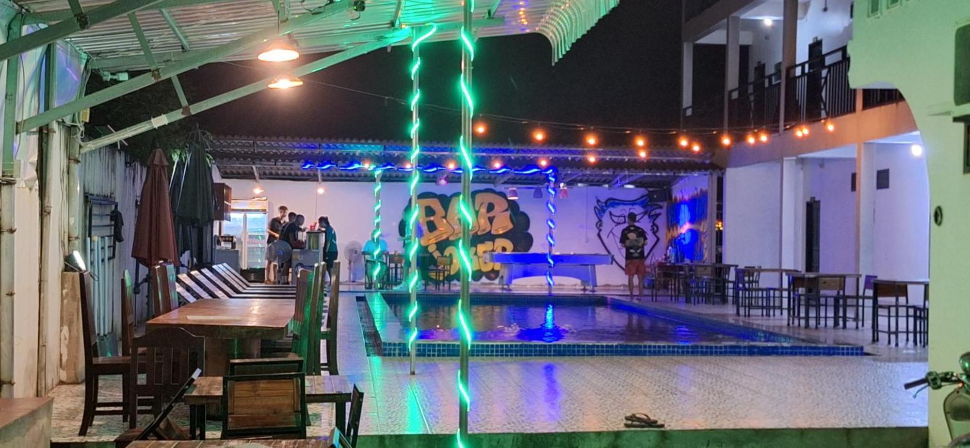 Vang Vieng Backpackers Hostel Екстер'єр фото