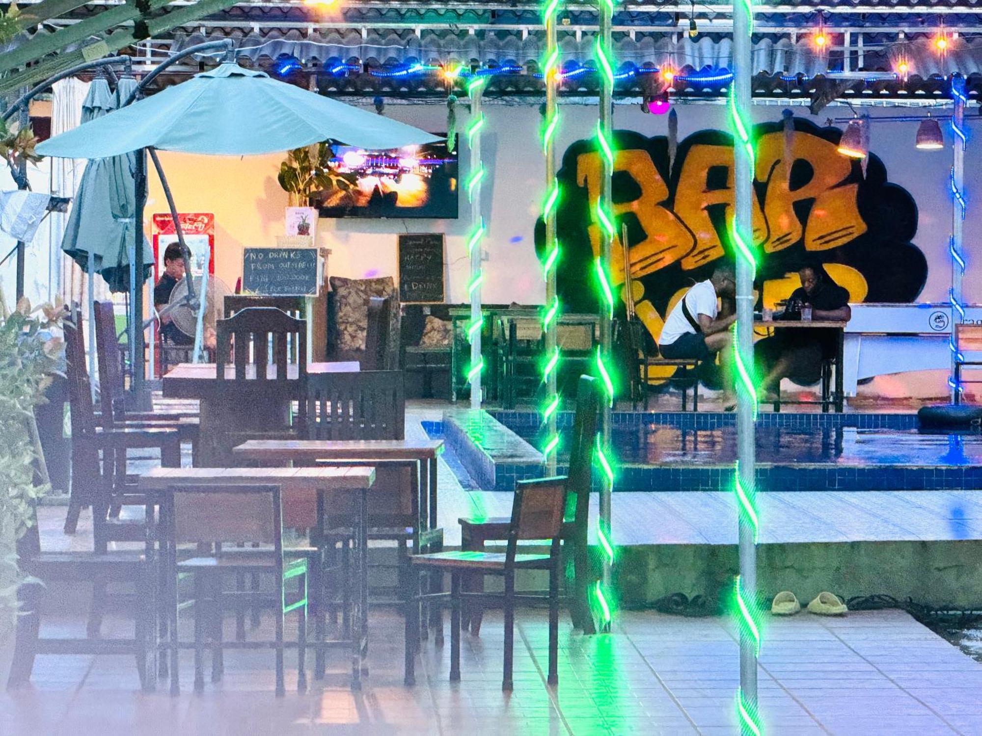 Vang Vieng Backpackers Hostel Екстер'єр фото