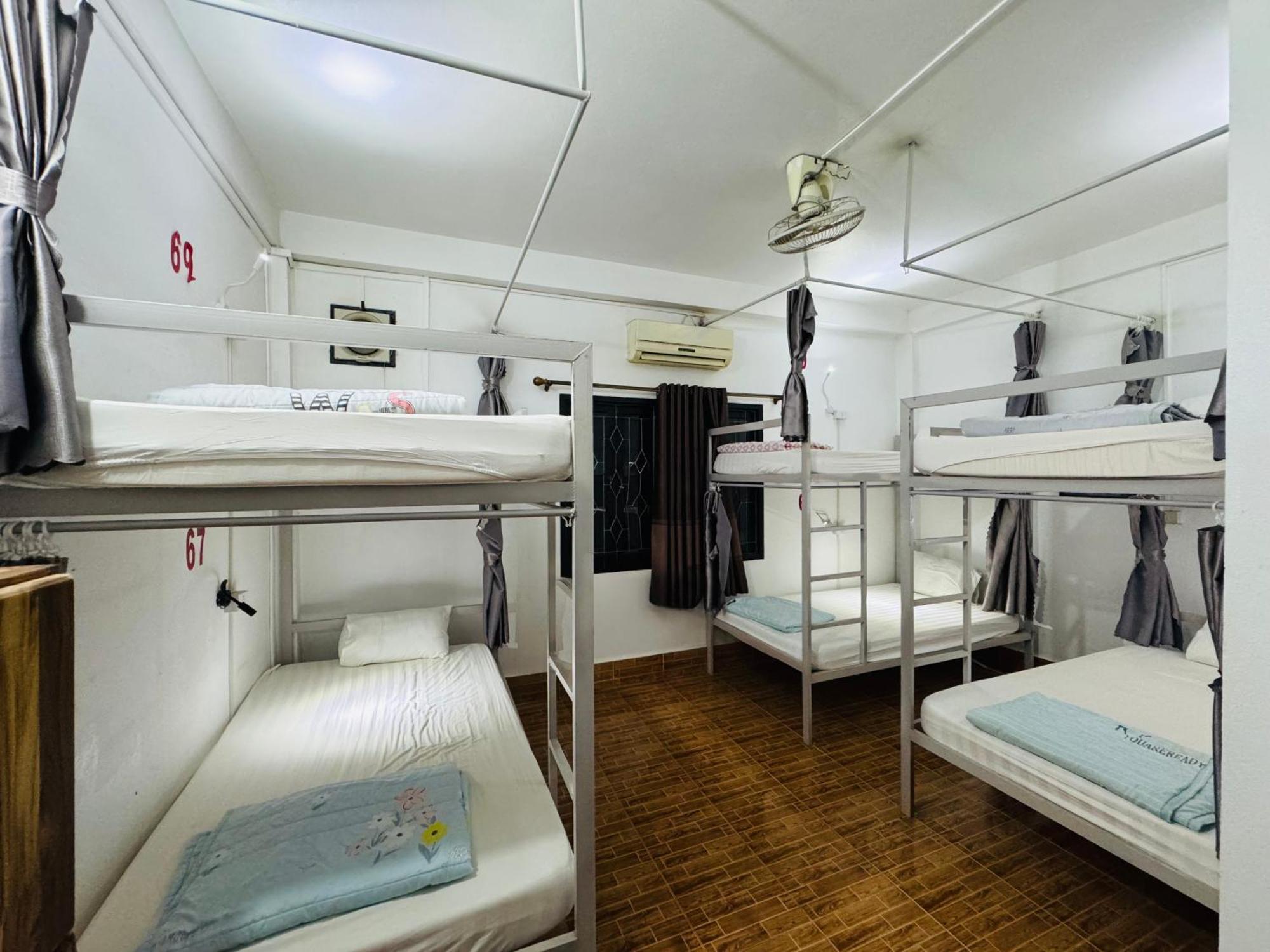 Vang Vieng Backpackers Hostel Екстер'єр фото