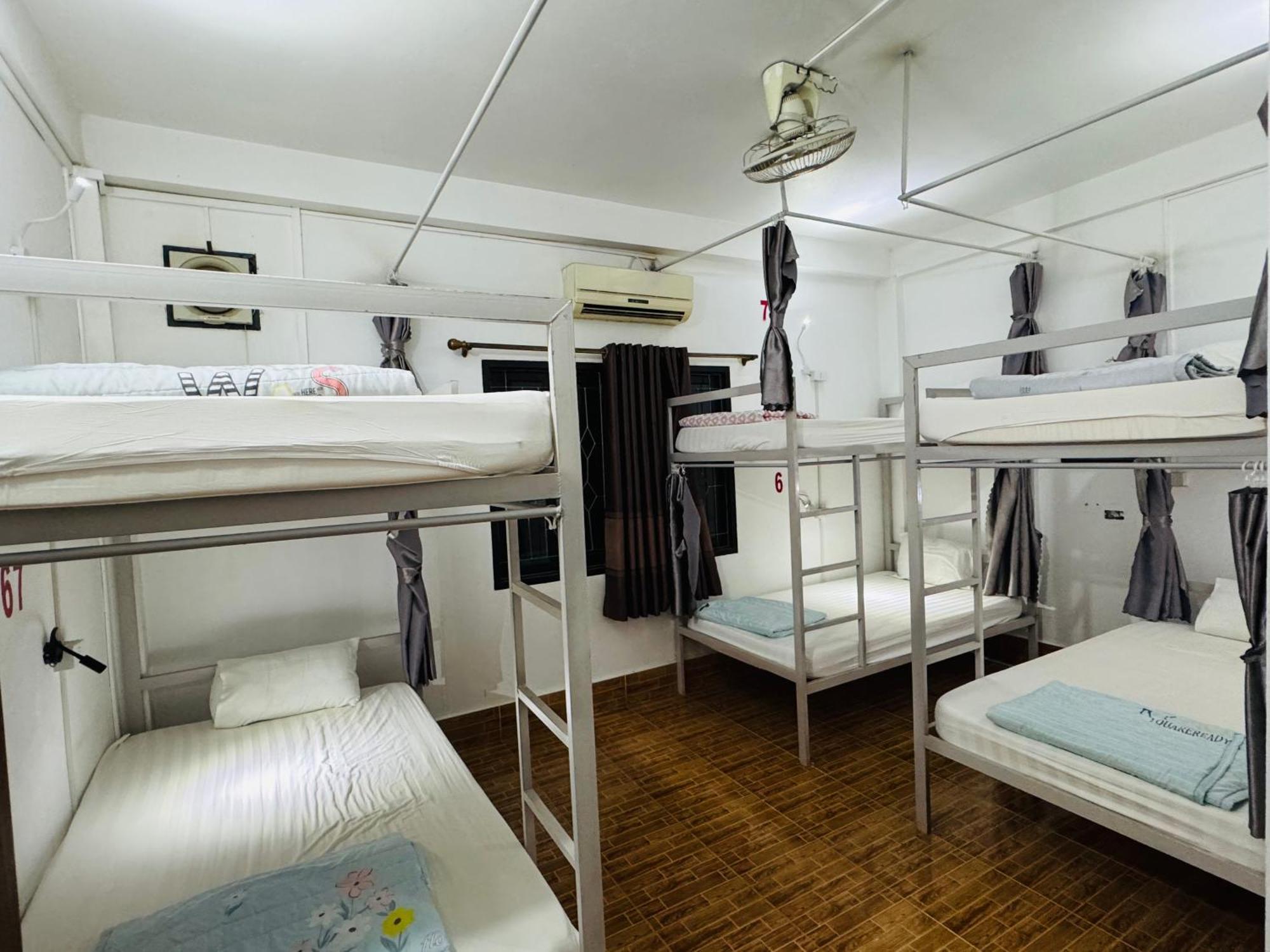 Vang Vieng Backpackers Hostel Екстер'єр фото