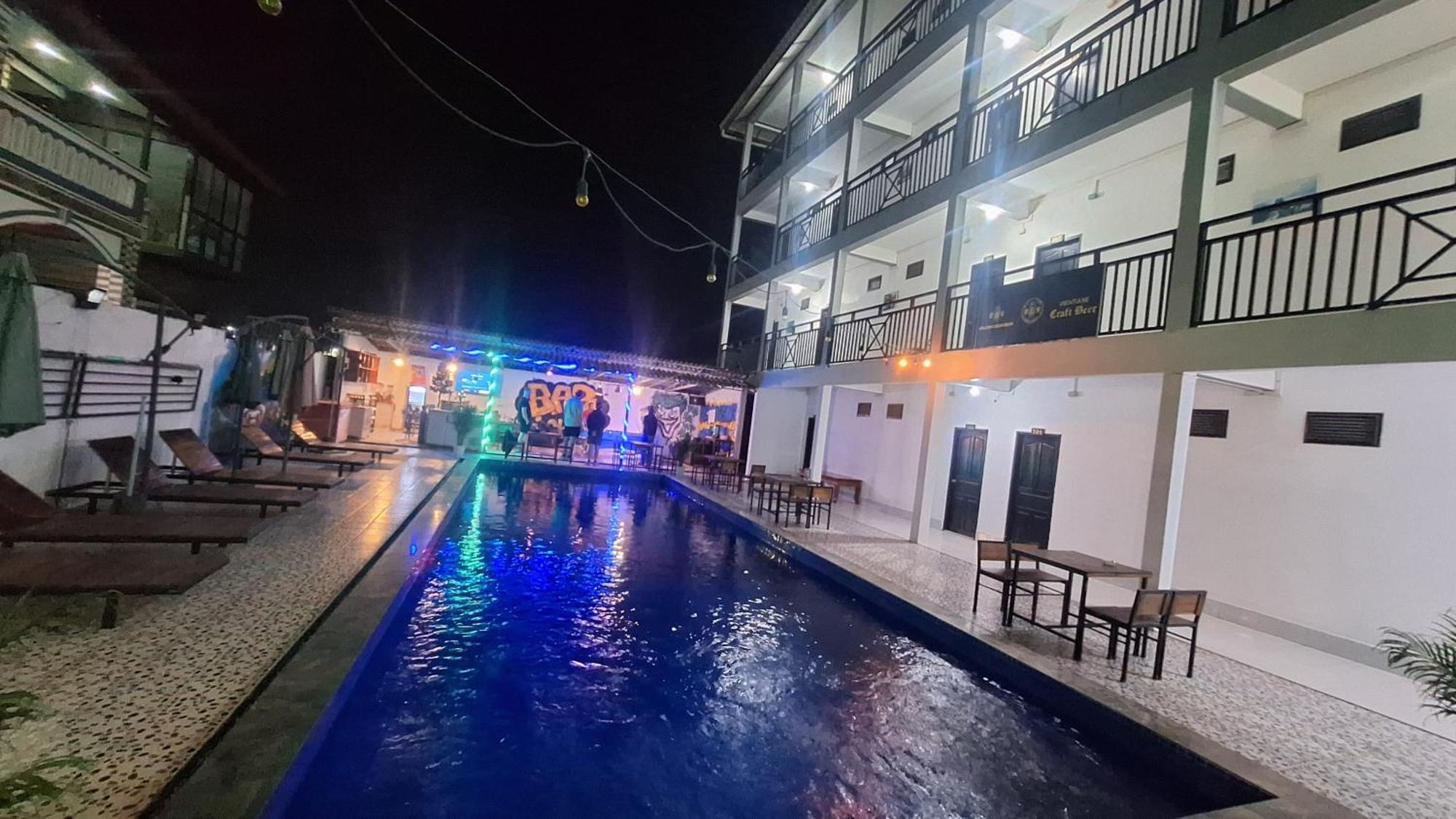 Vang Vieng Backpackers Hostel Екстер'єр фото