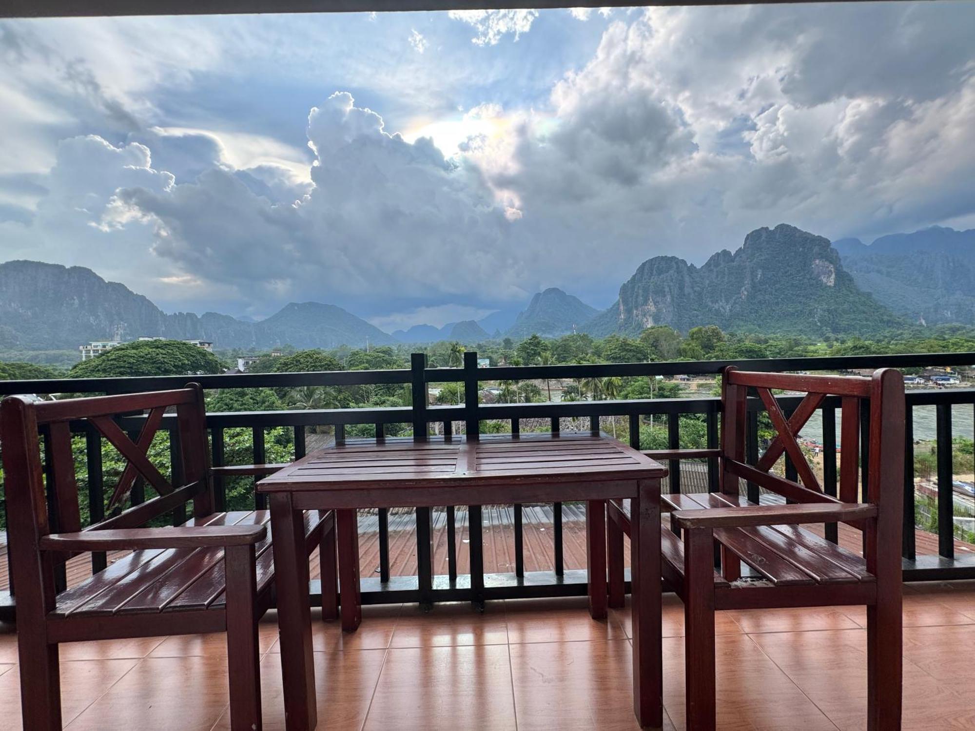 Vang Vieng Backpackers Hostel Екстер'єр фото
