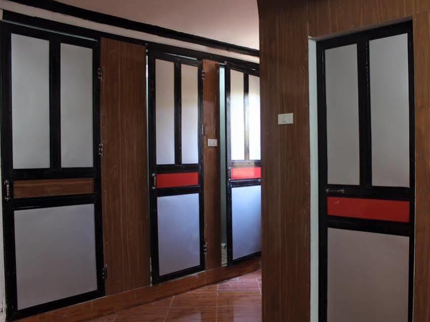 Vang Vieng Backpackers Hostel Екстер'єр фото