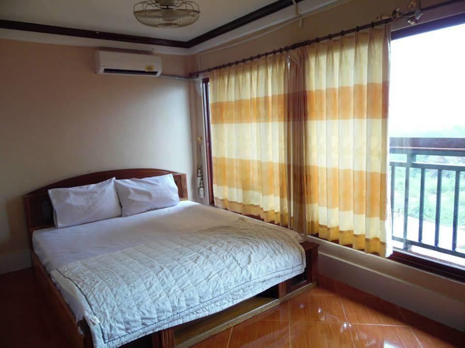 Vang Vieng Backpackers Hostel Екстер'єр фото