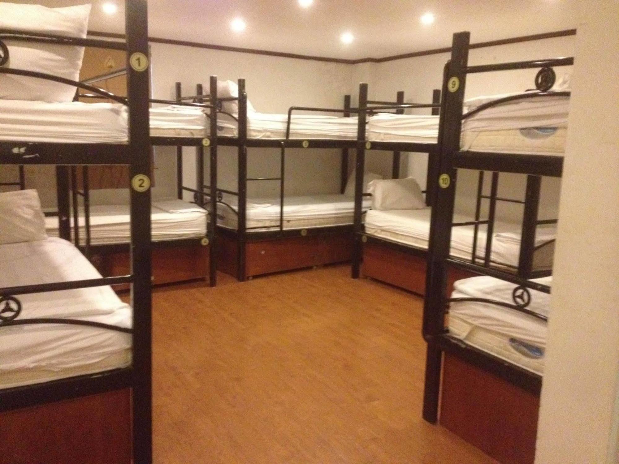 Vang Vieng Backpackers Hostel Екстер'єр фото